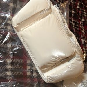 I Am Selling Brand New Un Wore Ivy Park Items .